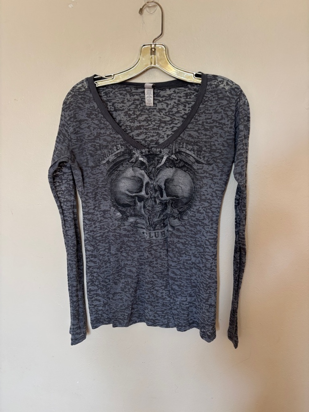 Gray Long-Sleeve V-Neck Skull Print Women's Top